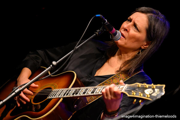 the glass hours - thiemeloods 